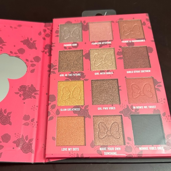 Minnie mouse eyeshadow palette - Picture 2 of 2